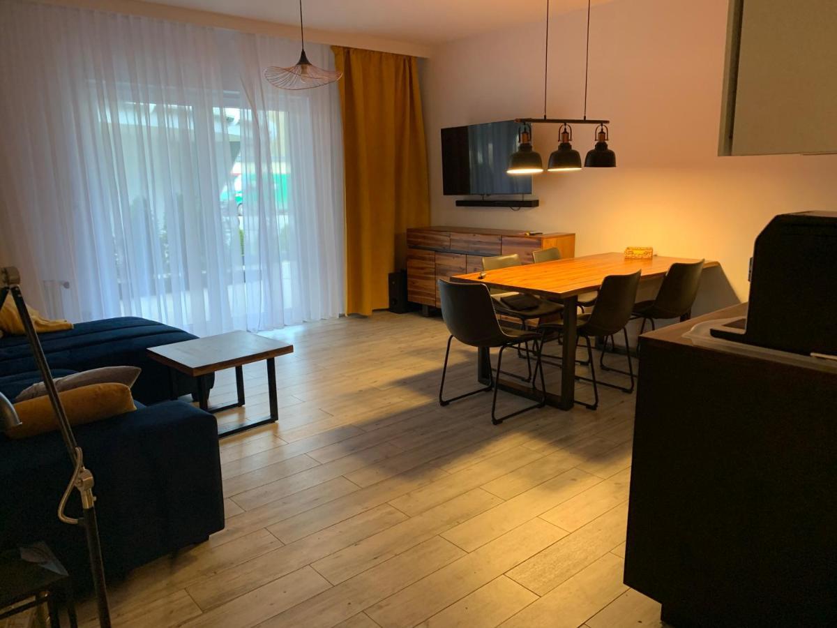 Apartament Na Lesnej โปเบียโรโว ภายนอก รูปภาพ